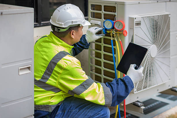 Professional Emergency Hvac technician working in Massapequa Park, NY